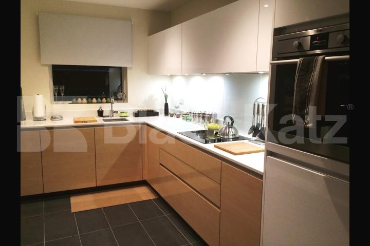 			UNDER OFFER, 2 Bedroom, 1 bath, 1 reception Apartment			 Des Barres Court.22 Peartree Way, North Greenwich